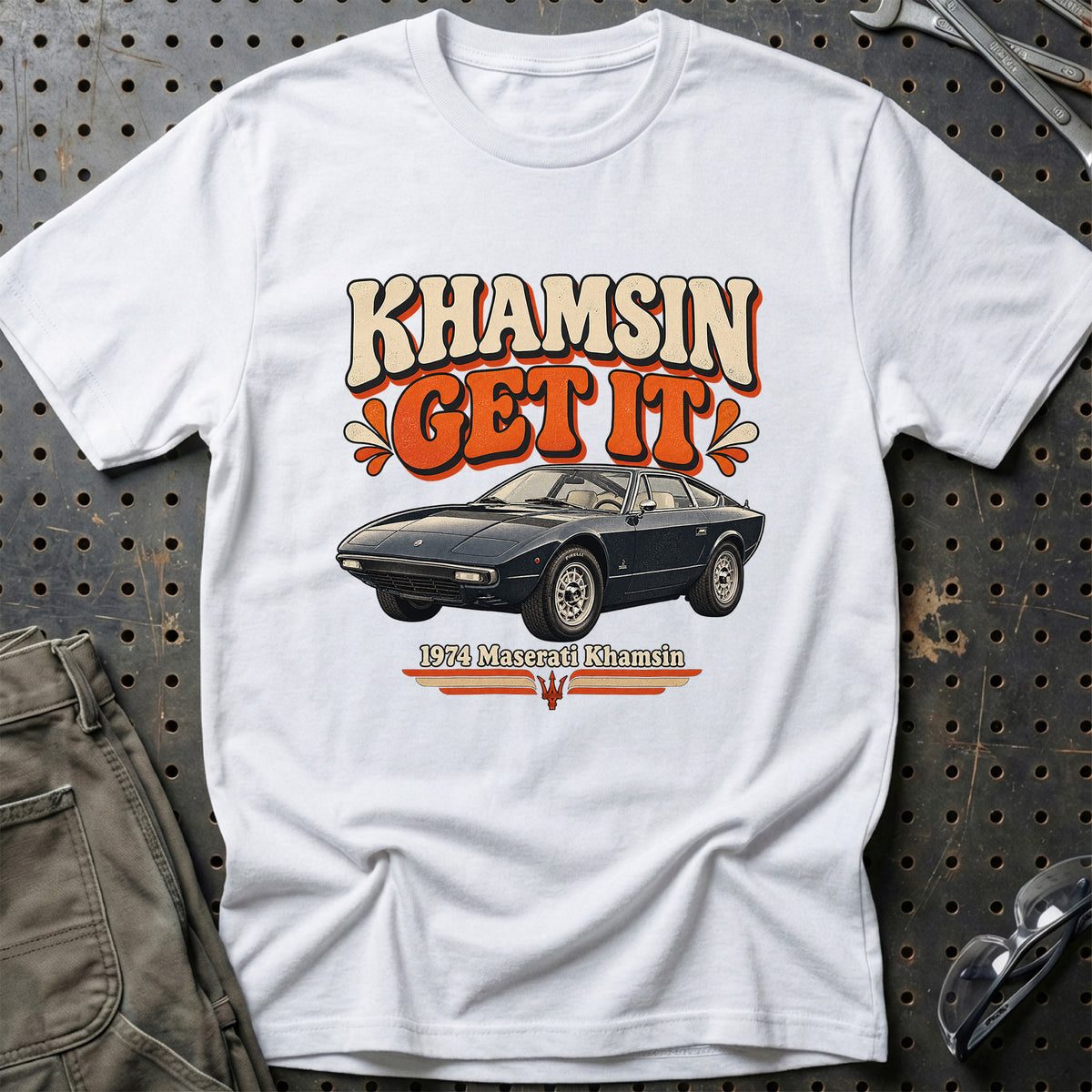 
Maserati Khamsin 1974 – Khamsin Get It T-Shirt – Hvid