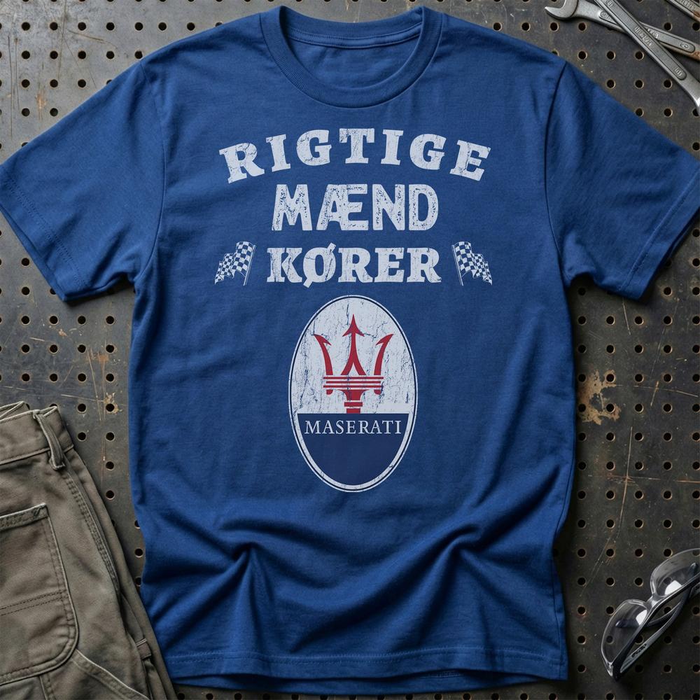 Maserati Rigtige Mænd Kører T-Shirt-Beklædning-Maserati-Blå Royal-S-Garage Culture Shop- garage - man cave - merchandise