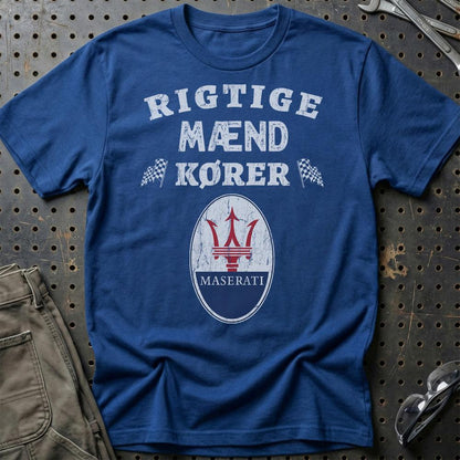 Maserati Rigtige Mænd Kører - Unisex T-Shirt , Bomuld-Beklædning-Maserati-Blå Royal-S-Garage Culture Shop- garage - man cave - merchandise