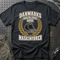 Maskinfører – Danmarks Nogenlunde Gode T-Shirt-Beklædning-Garage Culture-Sort-S-Garage Culture Shop- garage - man cave - merchandise