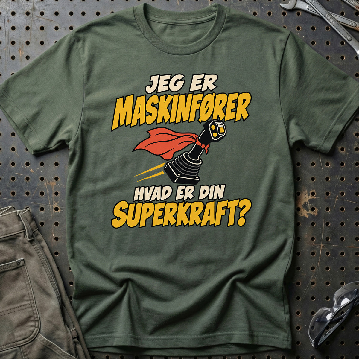 
Maskinfører – Hvad er din superkraft? – Unisex T-Shirt – Grøn Militær