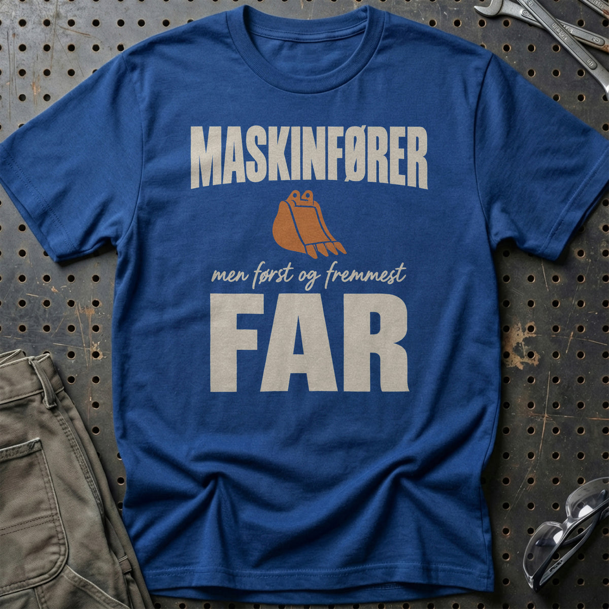 
Produktbillede af Maskinfører – Men Først Og Fremmest Far T-Shirt