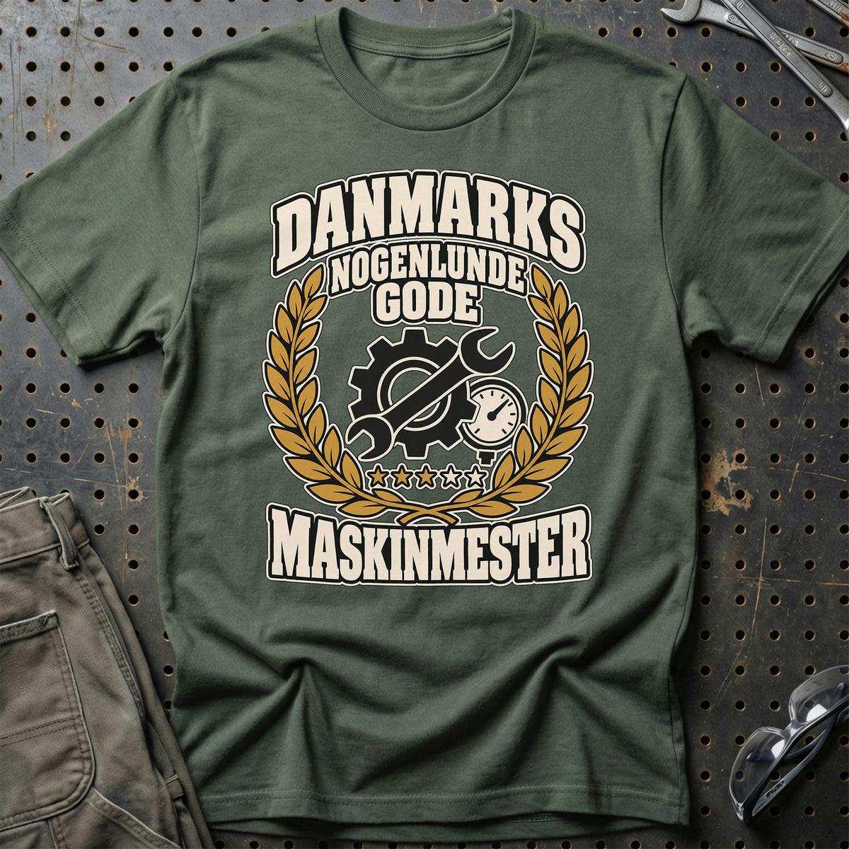 
Maskinmester – Danmarks Nogenlunde Gode T-Shirt – Grøn Militær