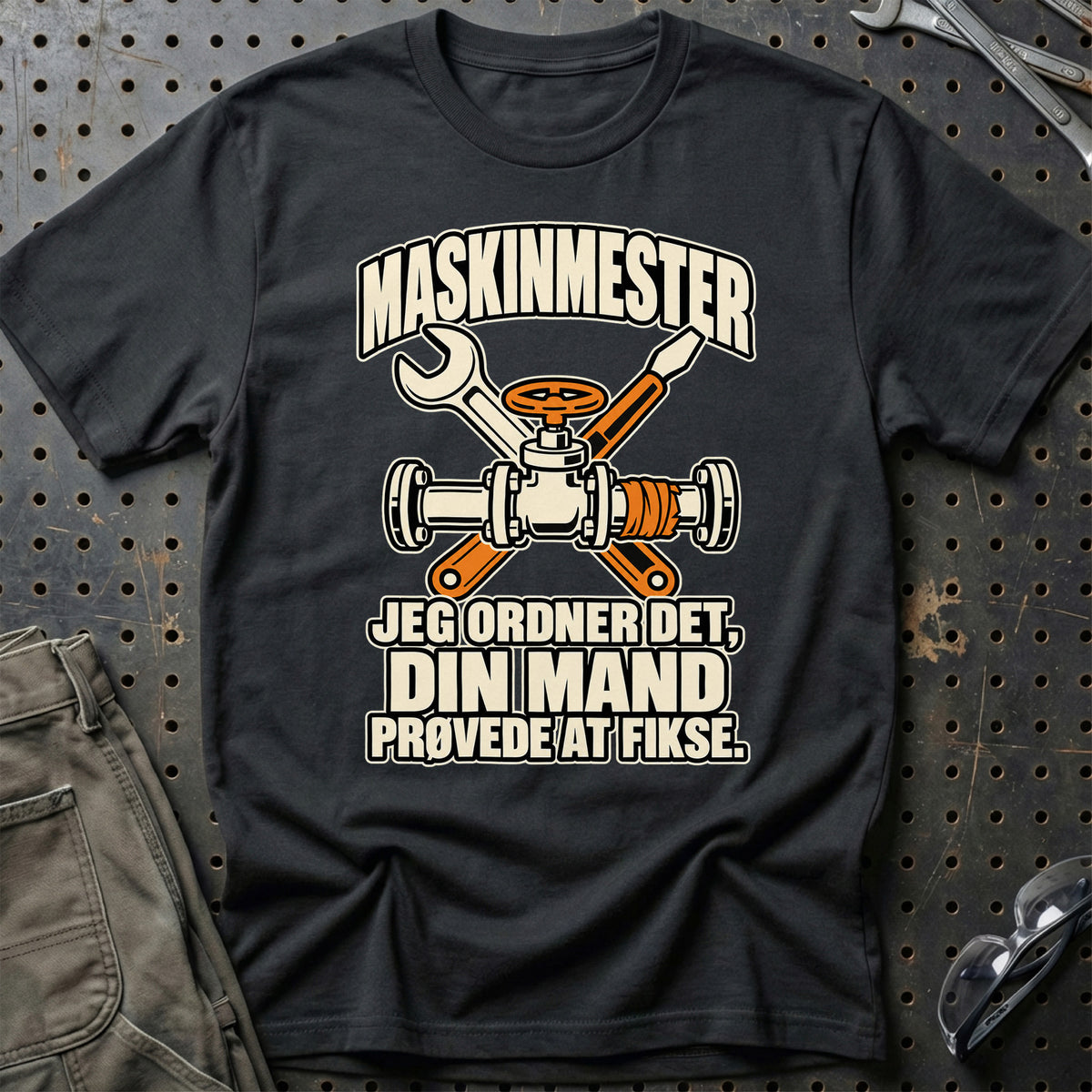 
Maskinmester – Jeg Ordner Det, Din Mand Prøvede At Fikse T-Shirt – Sort