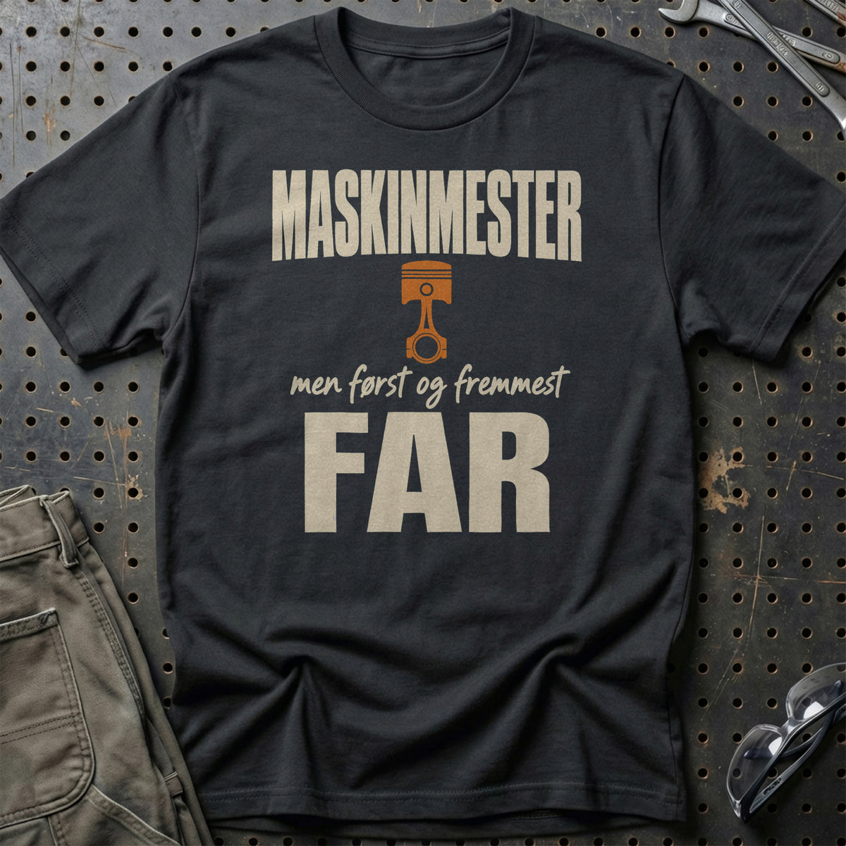 
Produktbillede af Maskinmester – Men Først Og Fremmest Far T-Shirt