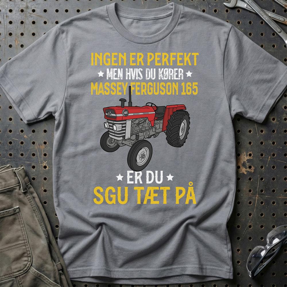 Massey Ferguson 165 - Ingen Er Perfekt - Sjov Traktor Tee T-Shirt-Beklædning-Massey Ferguson-Garage Culture Shop- garage - man cave - merchandise