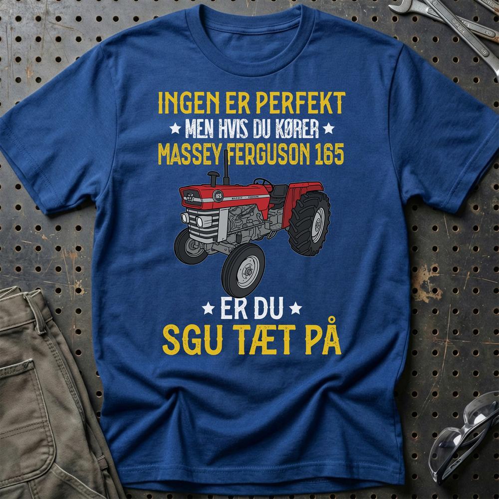 Massey Ferguson 165 - Ingen Er Perfekt - Sjov Traktor Tee T-Shirt-Beklædning-Massey Ferguson-Garage Culture Shop- garage - man cave - merchandise