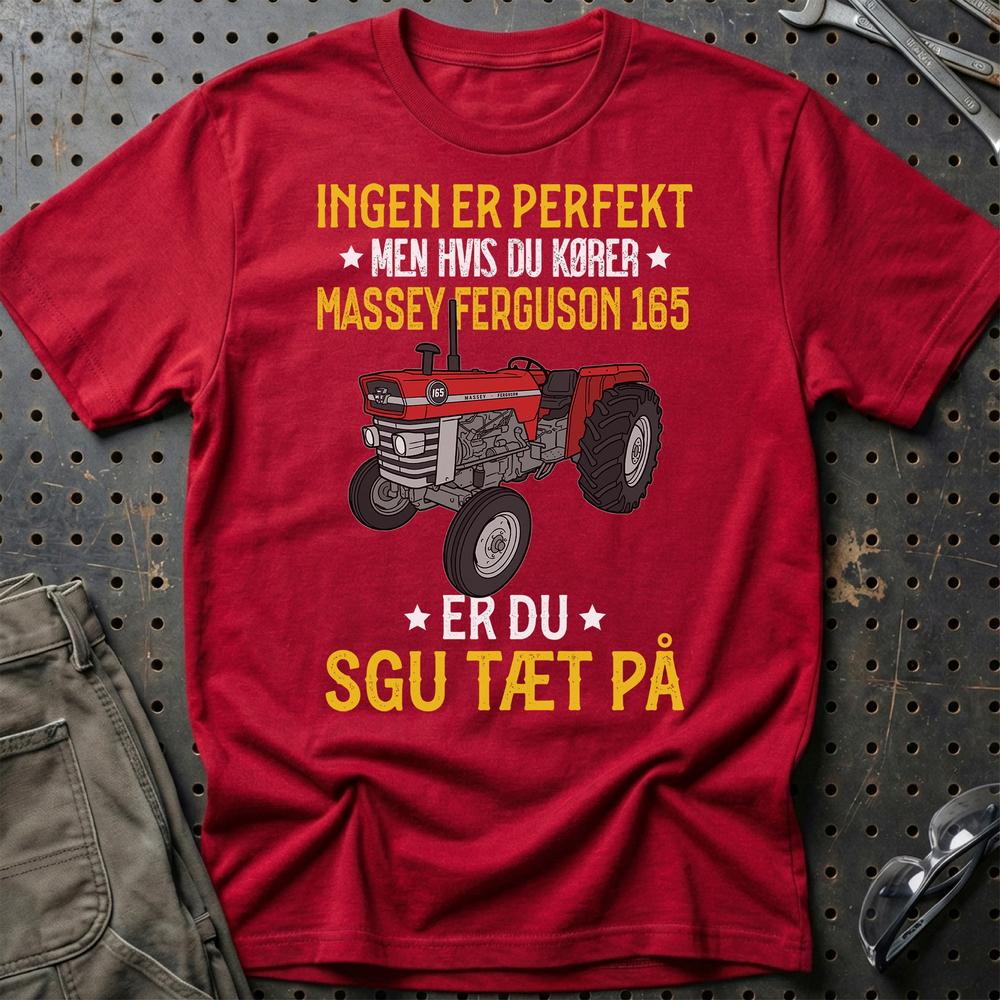 Massey Ferguson 165 - Ingen Er Perfekt - Sjov Traktor Tee T-Shirt-Beklædning-Massey Ferguson-Garage Culture Shop- garage - man cave - merchandise