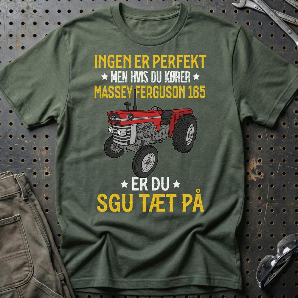 Massey Ferguson 165 - Ingen Er Perfekt - Sjov Traktor Tee T-Shirt-Beklædning-Massey Ferguson-Garage Culture Shop- garage - man cave - merchandise