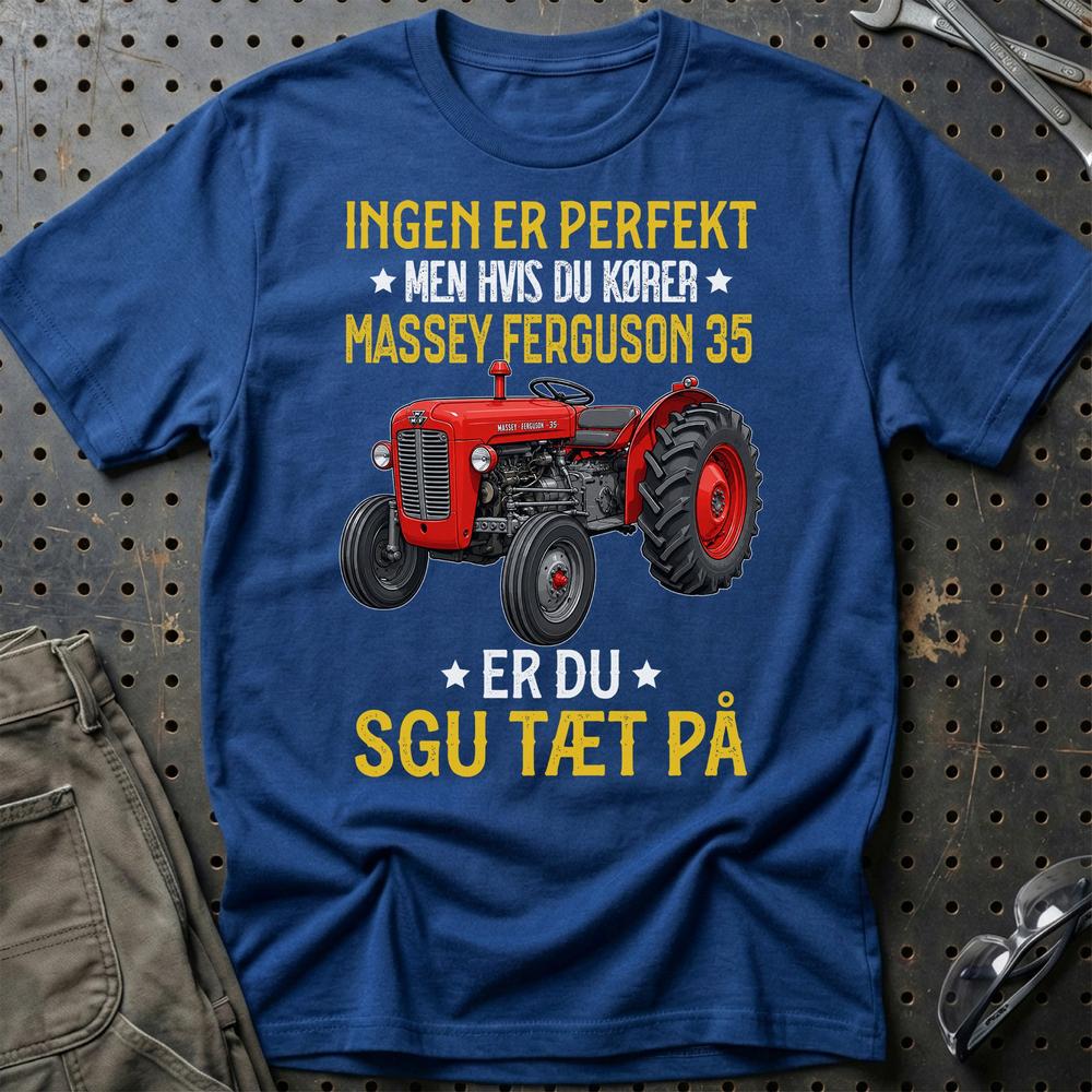 Massey Ferguson 35 – Ingen Er Perfekt – Sjov Traktor Tee - Unisex T-Shirt-Beklædning-Massey Ferguson-Blå Royal-S-Garage Culture Shop- garage - man cave - merchandise