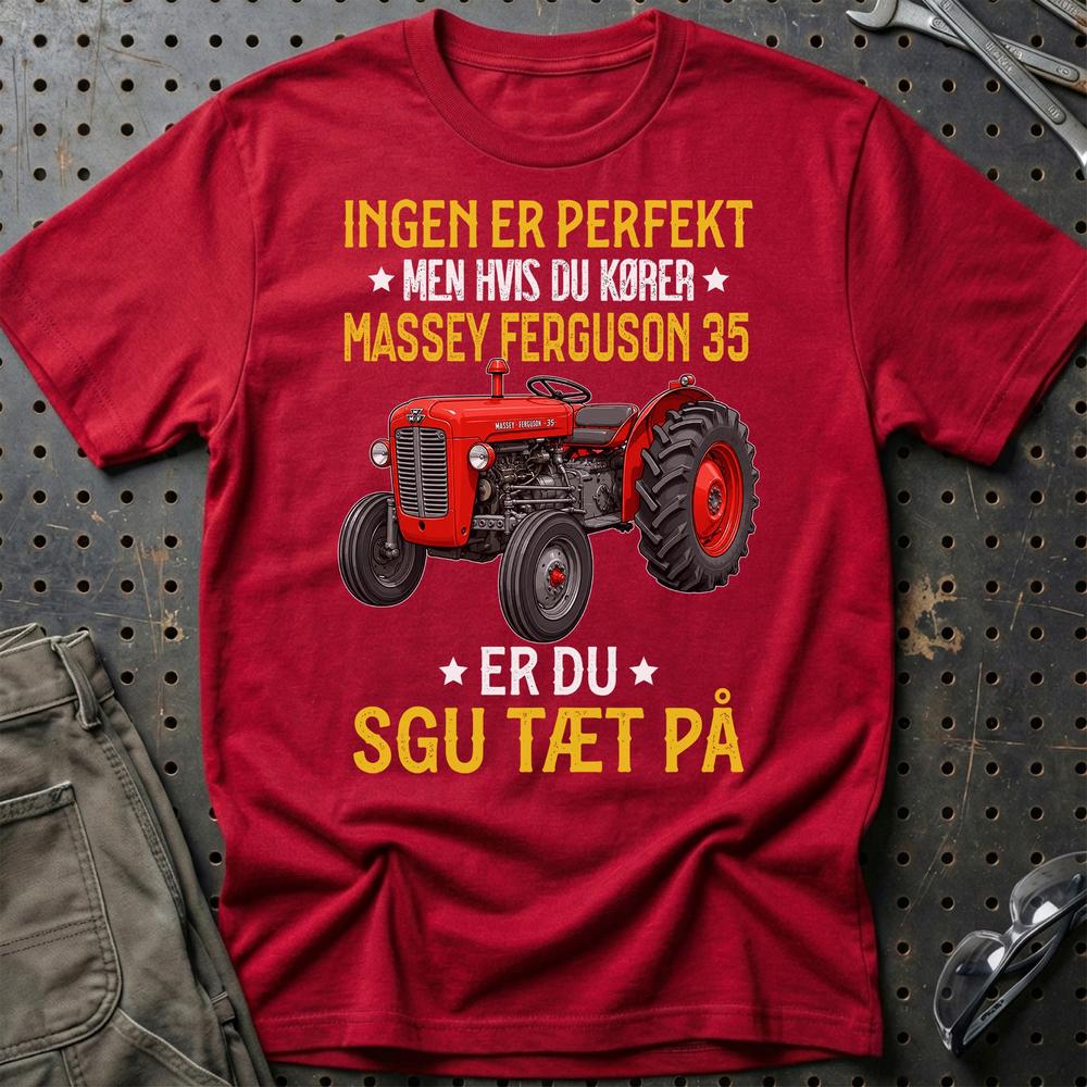 Massey Ferguson 35 – Ingen Er Perfekt – Sjov Traktor Tee - Unisex T-Shirt-Beklædning-Massey Ferguson-Rød-S-Garage Culture Shop- garage - man cave - merchandise