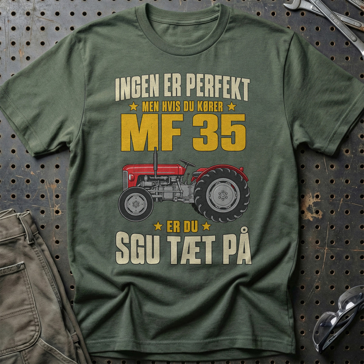 
Produktbillede af Massey Ferguson 35 – Ingen Er Perfekt – Traktor I Profil T-Shirt