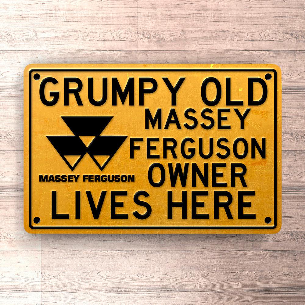 Massey Ferguson Grumpy Old Massey Ferguson Owner Lives Here Skilte, Musemåtte, Dørmåtte , Plakat-Skilte-Massey Ferguson-Garage Culture Shop- garage - man cave - merchandise