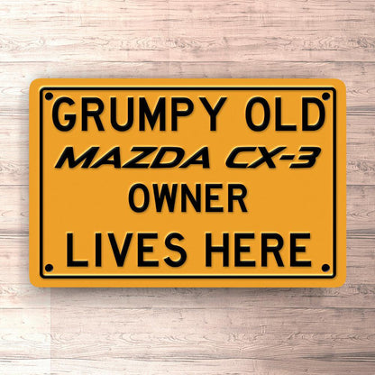 Mazda Cx-3 Grumpy Old Mazda Cx-3 Owner Lives Here Skilte, Musemåtte, Dørmåtte , Plakat-Skilte-Mazda-Garage Culture Shop- garage - man cave - merchandise