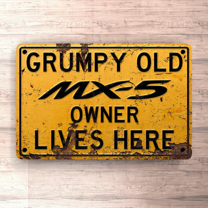Mazda Mx 5 Grumpy Old Mazda Mx 5 Owner Lives Here Skilte, Musemåtte, Dørmåtte , Plakat-Skilte-Mazda-Garage Culture Shop- garage - man cave - merchandise