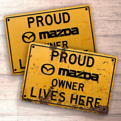 Mazda Proud Mazda Owner Lives Here Skilte, Musemåtte, Dørmåtte , Plakat-Skilte-Mazda-Garage Culture Shop- garage - man cave - merchandise