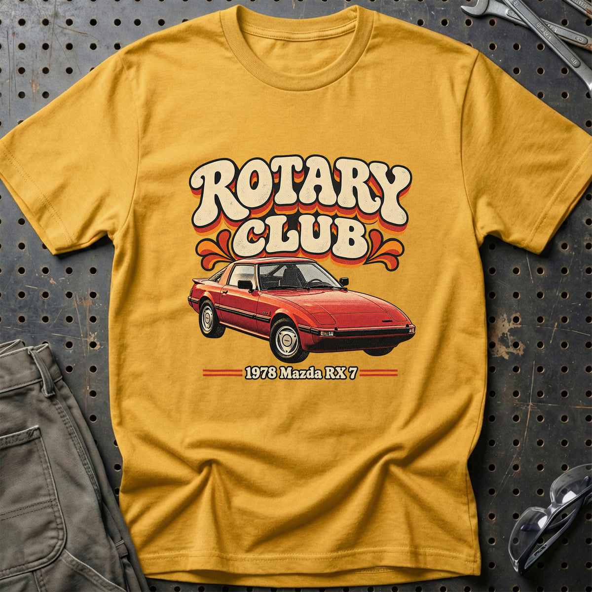 
Mazda RX-7 1978 – Rotary Club T-Shirt – Guld