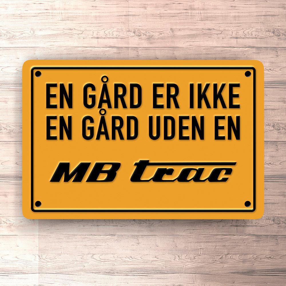 Mb Trac En Gård Er Ikke En Gård Uden En Mb Trac Skilte, Musemåtte, Dørmåtte , Plakat-Skilte-MB Trac-Garage Culture Shop- garage - man cave - merchandise