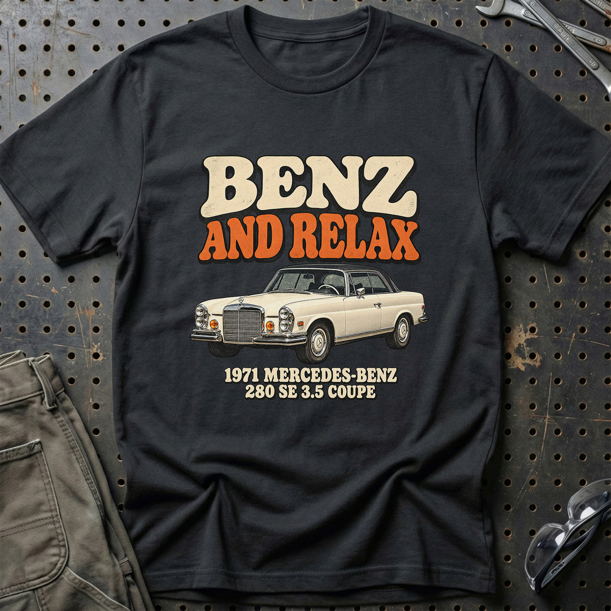 
Mercedes-Benz 280 SE 3.5 1971 – Benz and Relax T-Shirt – Sort