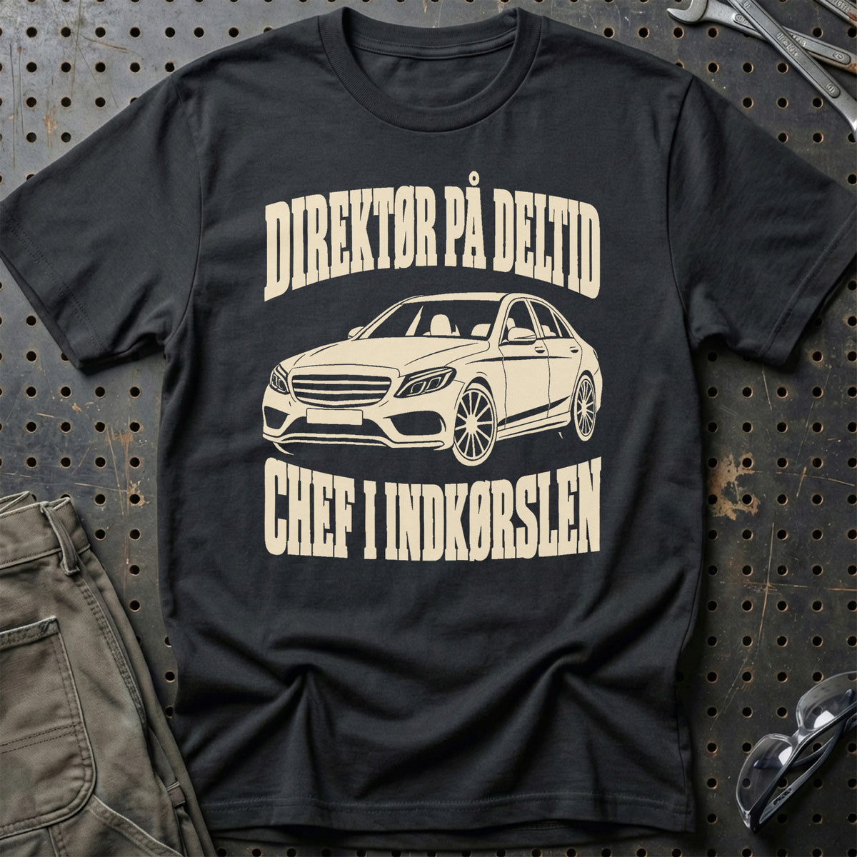 
Mercedes-Benz C-Class W205-S205 – Direktør på deltid chef i indkørslen – Unisex T-Shirt – Sort