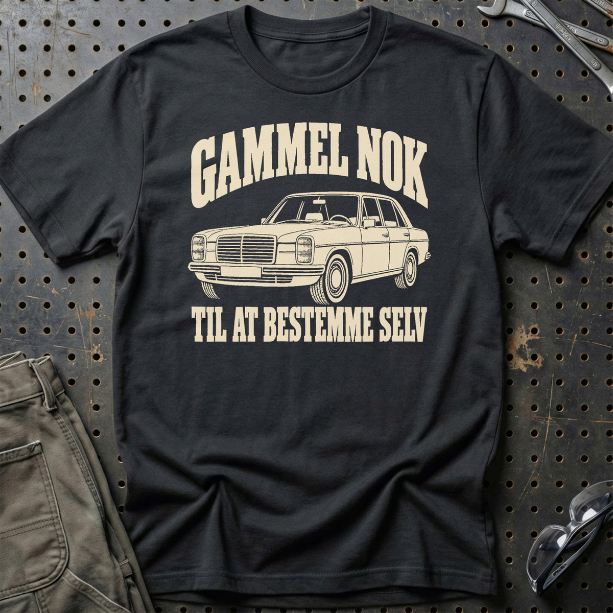 
Mercedes-Benz Classic – Gammel nok til at bestemme selv – Unisex T-Shirt – Sort