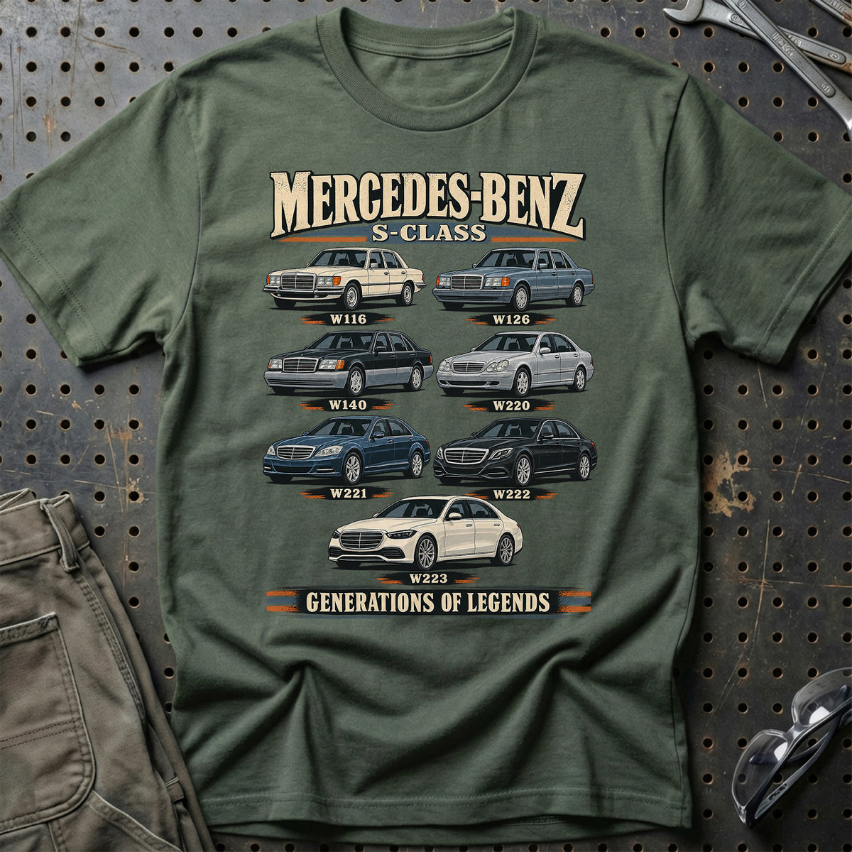
Mercedes-Benz S-Class – Generations of Legends T-Shirt – Grøn Militær