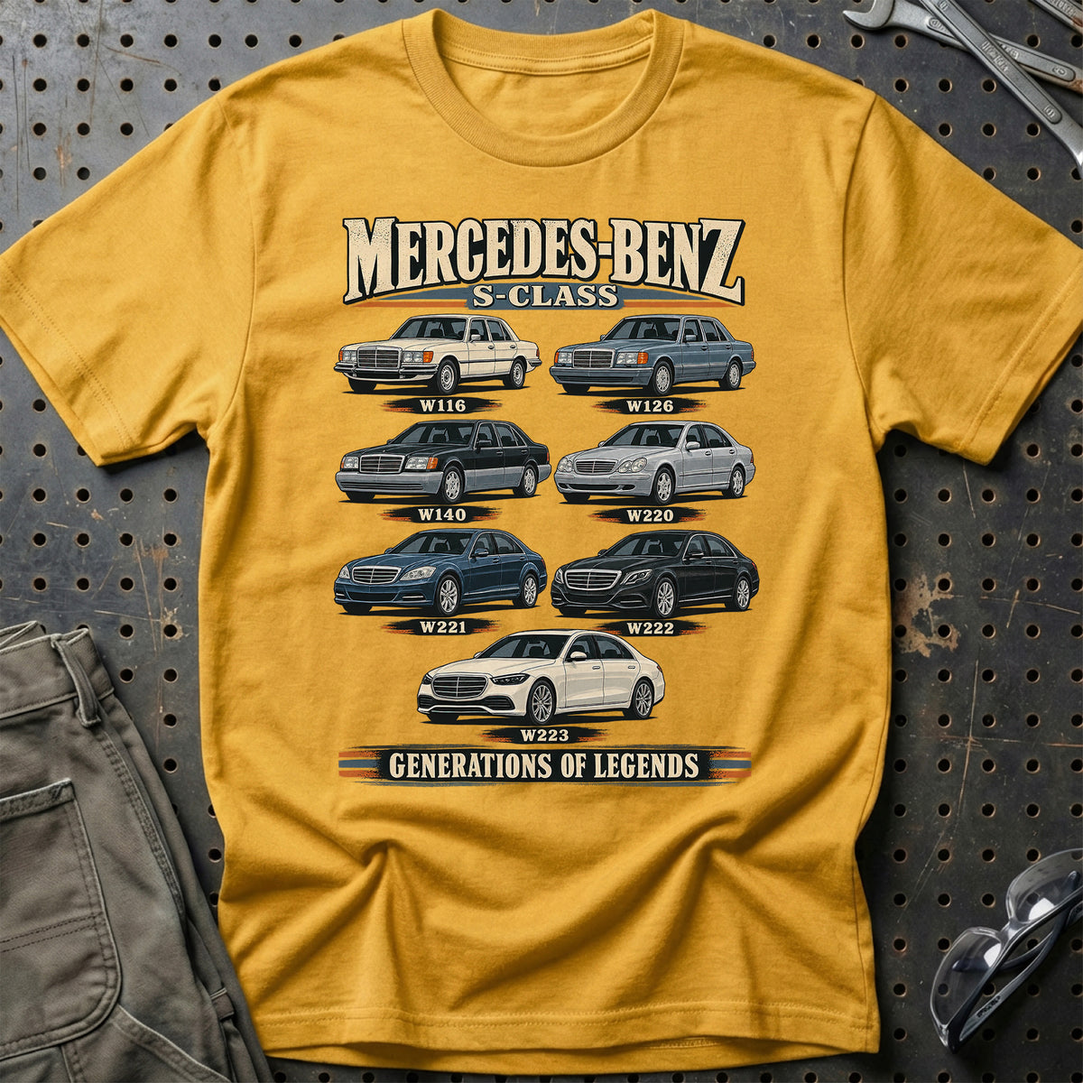 
Mercedes-Benz S-Class – Generations of Legends T-Shirt – Guld