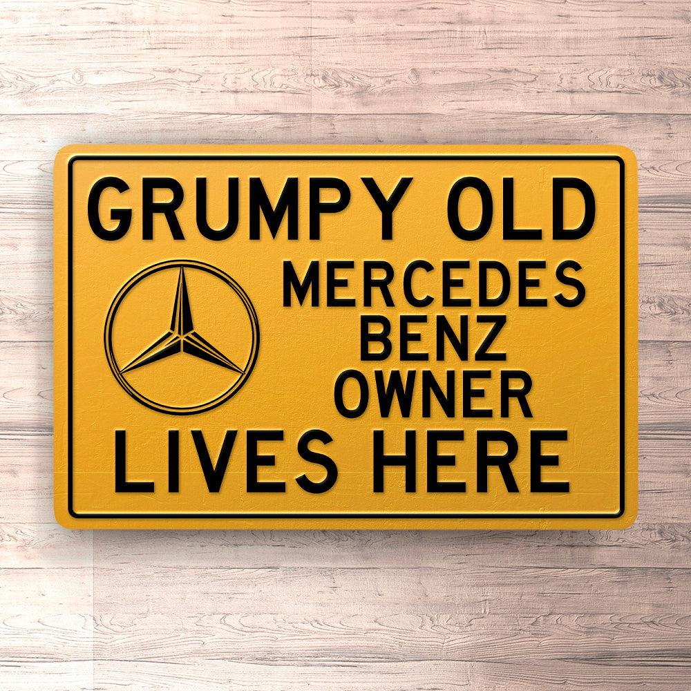 Mercedes Grumpy Old Mercedes Owner Lives Here Skilte, Musemåtte, Dørmåtte-Skilte-Mercedes-Garage Culture Shop- garage - man cave - merchandise