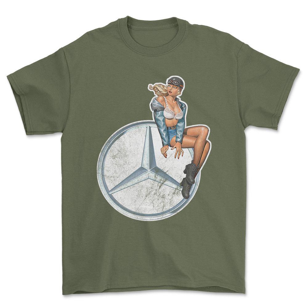 Mercedes Pinup - Unisex T-Shirt , Bomuld-Beklædning-Mercedes-Grøn Militær-S-Forside-Garage Culture Shop- garage - man cave - merchandise