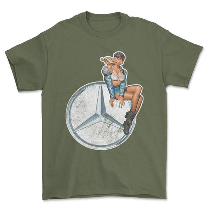 Mercedes Pinup - Unisex T-Shirt , Bomuld-Beklædning-Mercedes-Grøn Militær-S-Forside-Garage Culture Shop- garage - man cave - merchandise