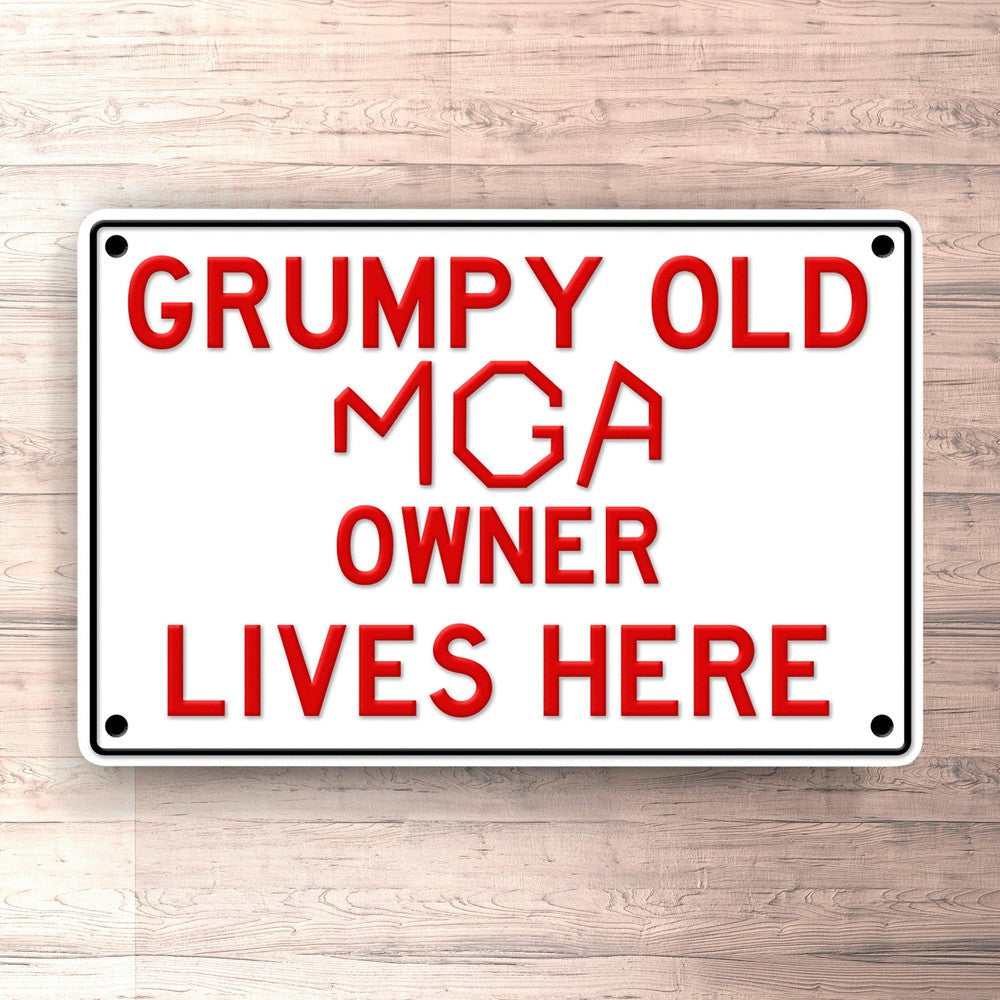 Mga Grumpy Old Mga Owner Lives Here Skilte, Musemåtte, Dørmåtte , Plakat-Skilte-MG-Garage Culture Shop- garage - man cave - merchandise