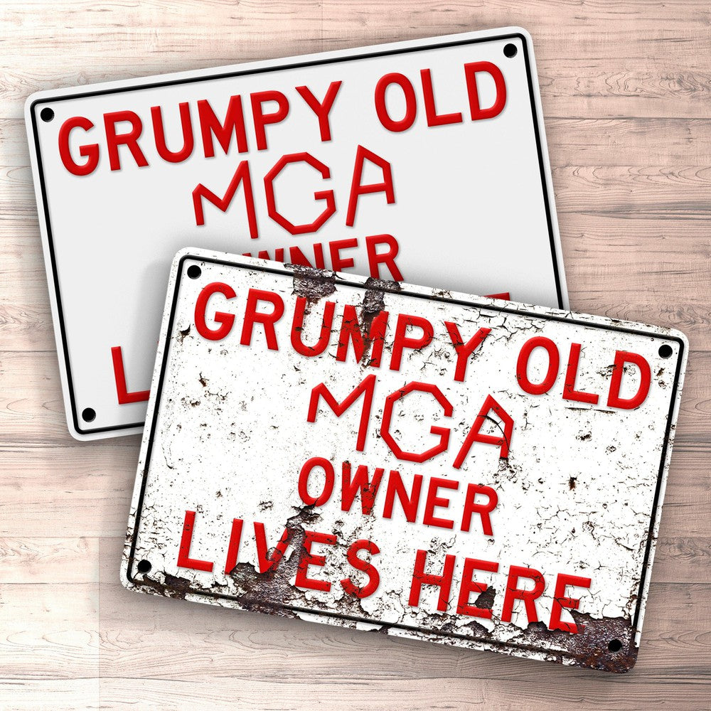 Mga Grumpy Old Mga Owner Lives Here Skilte, Musemåtte, Dørmåtte , Plakat-Skilte-MG-Garage Culture Shop- garage - man cave - merchandise