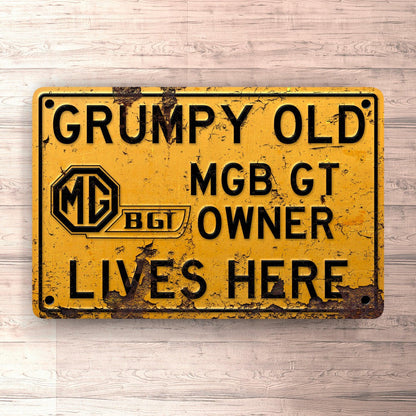Mgb Gt Grumpy Old Mgb Gt Owner Lives Here Skilte, Musemåtte, Dørmåtte , Plakat-Skilte-MG-Garage Culture Shop- garage - man cave - merchandise