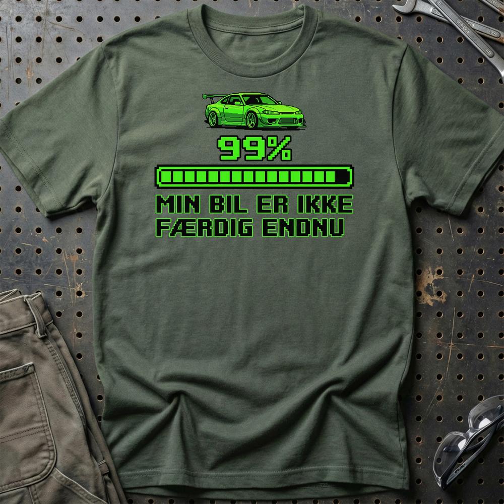 Min Bil Er Ikke Færdig Endnu T-Shirt - 99% Loaded T-Shirt-Beklædning-Garage Culture-Grøn Militær-S-Garage Culture Shop- garage - man cave - merchandise