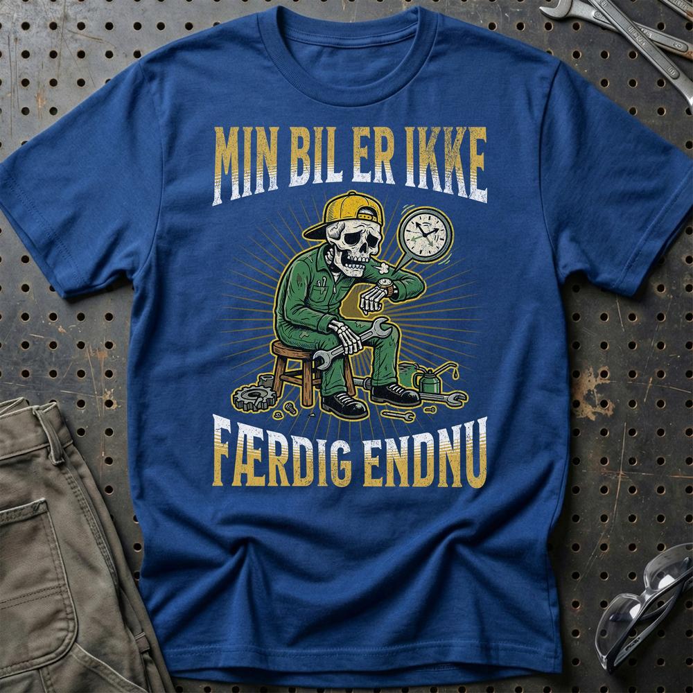 Min Bil Er Ikke Færdig Endnu T-Shirt-Beklædning-Garage Culture-Blå Royal-S-Garage Culture Shop- garage - man cave - merchandise