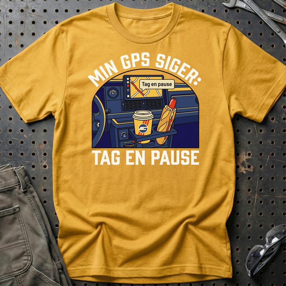 Min GPS Siger: Tag En Pause - Unisex T-Shirt , Bomuld-Beklædning-Garage Culture-Guld-S-Garage Culture Shop- garage - man cave - merchandise