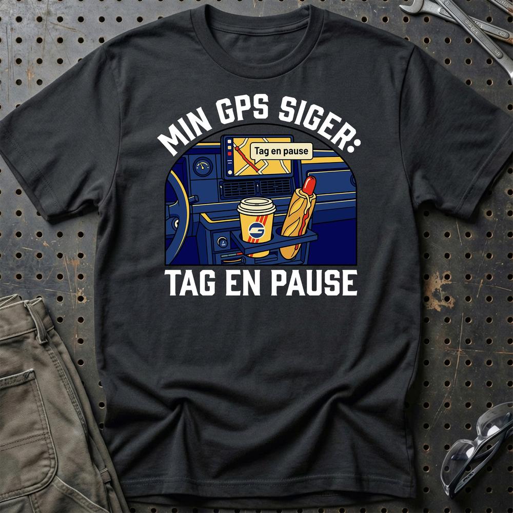 Min GPS Siger: Tag En Pause - Unisex T-Shirt , Bomuld-Beklædning-Garage Culture-Sort-S-Garage Culture Shop- garage - man cave - merchandise