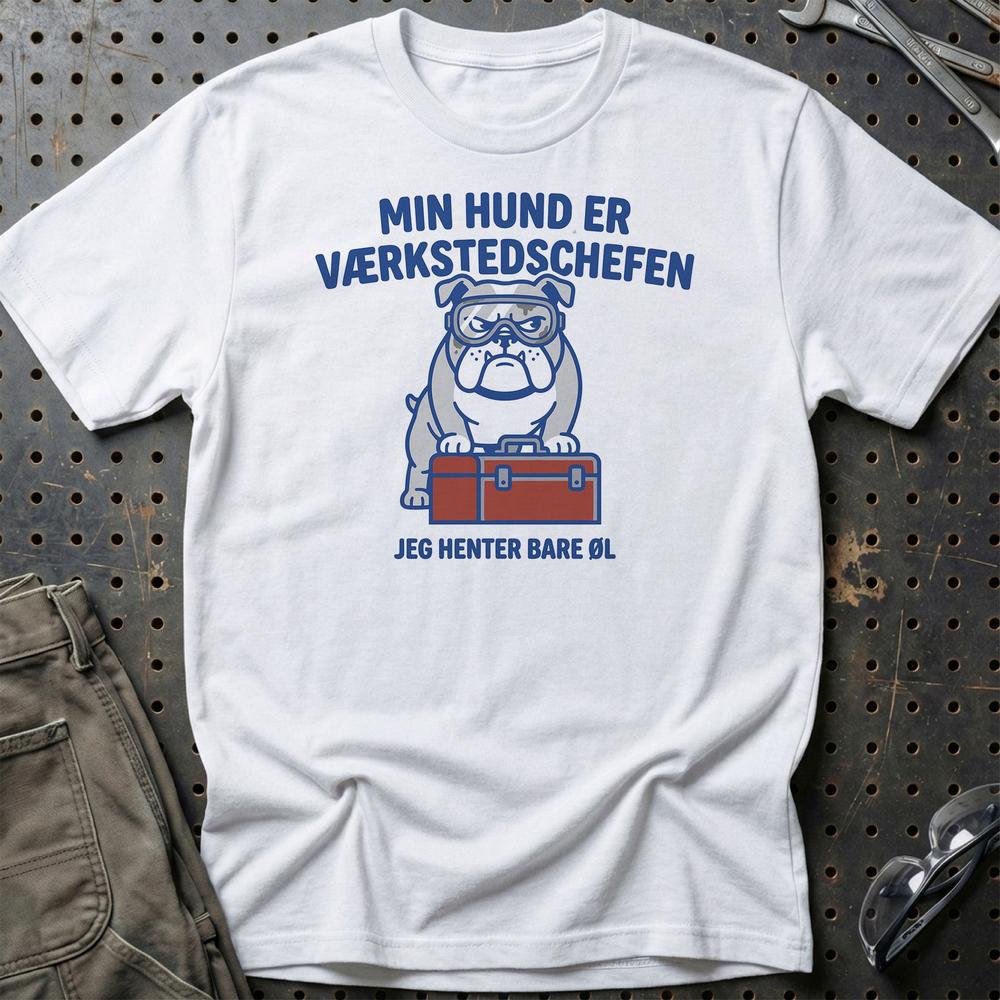 Min Hund Er Værkstedschefen T-Shirt-Beklædning-Garage Culture-Hvid-S-Garage Culture Shop- garage - man cave - merchandise