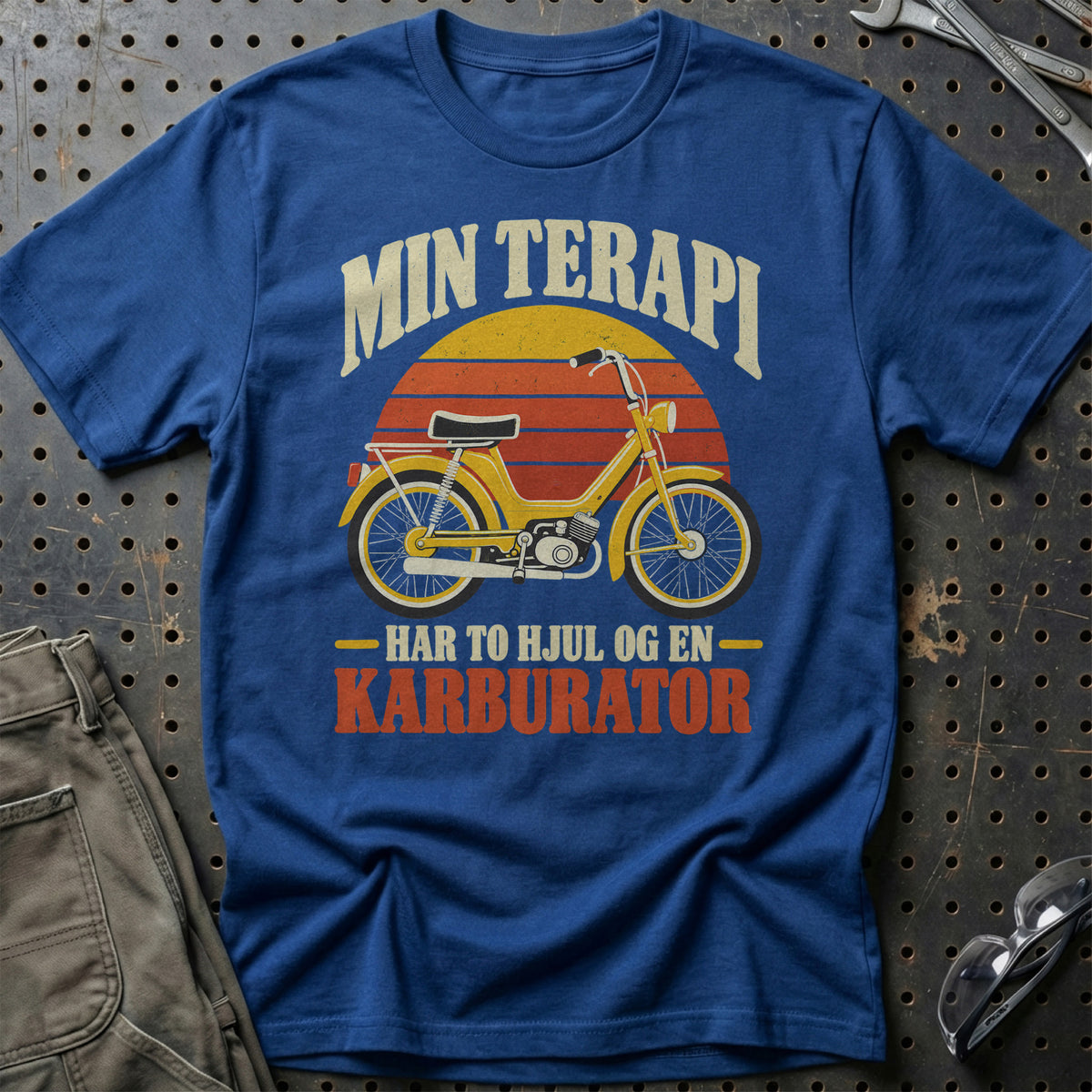 
Produktbillede af Min Terapi Har To Hjul Og En Karburator T-Shirt