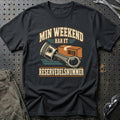 
Min weekend har et reservedelsnummer – Farvet motiv – Unisex T-Shirt – Sort
