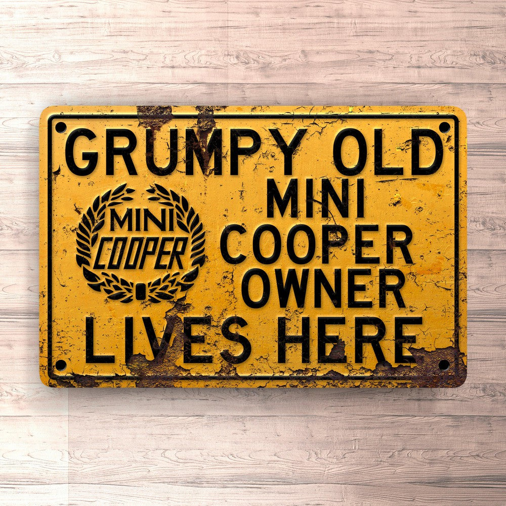 Mini Cooper Grumpy Old Mini Cooper Owner Lives Here Skilte, Musemåtte, Dørmåtte-Skilte-Mini-Garage Culture Shop- garage - man cave - merchandise