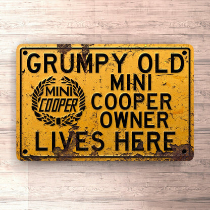 Mini Cooper Grumpy Old Mini Cooper Owner Lives Here Skilte, Musemåtte, Dørmåtte-Skilte-Mini-Garage Culture Shop- garage - man cave - merchandise