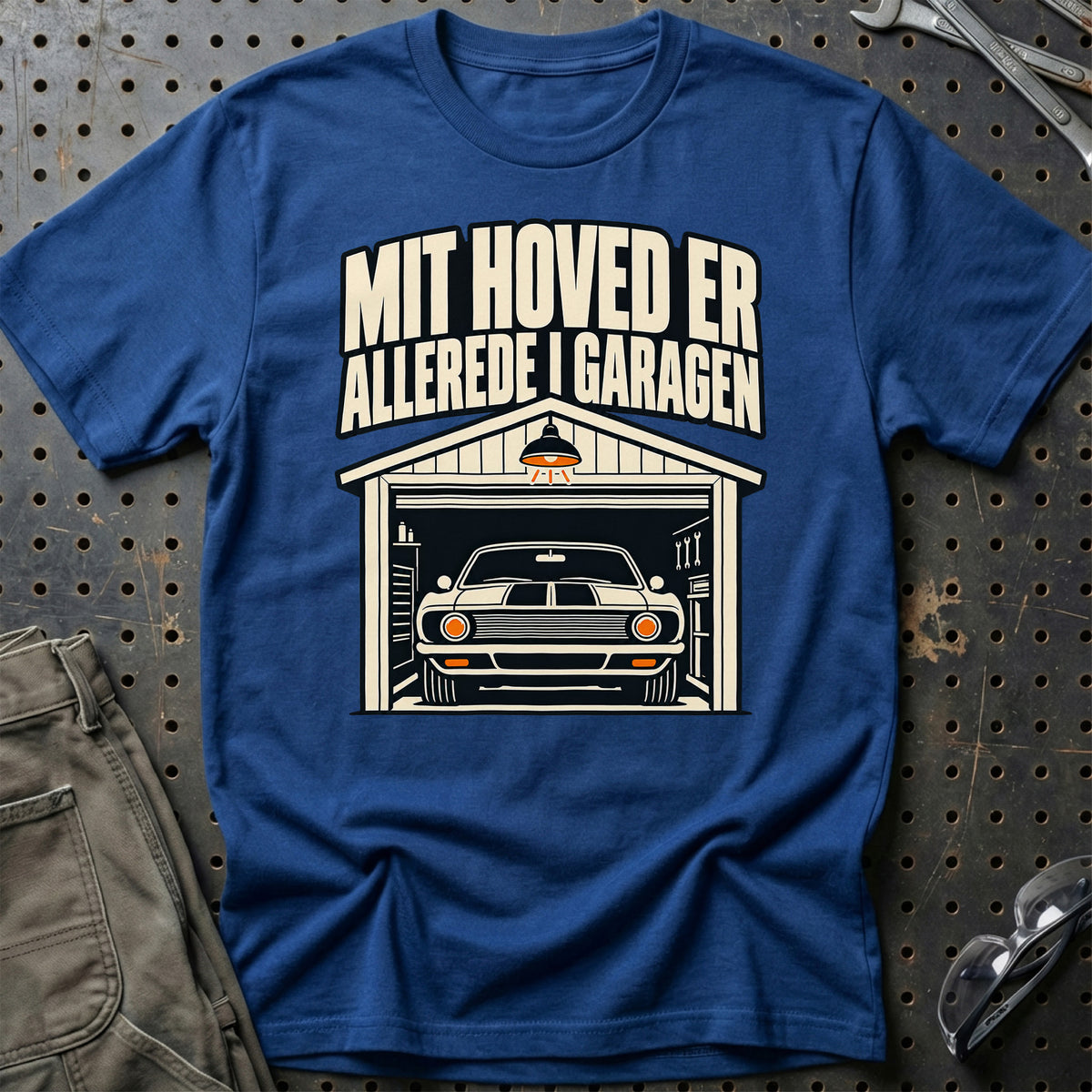 
Mit hoved er allerede i garagen T-Shirt – Blå Royal