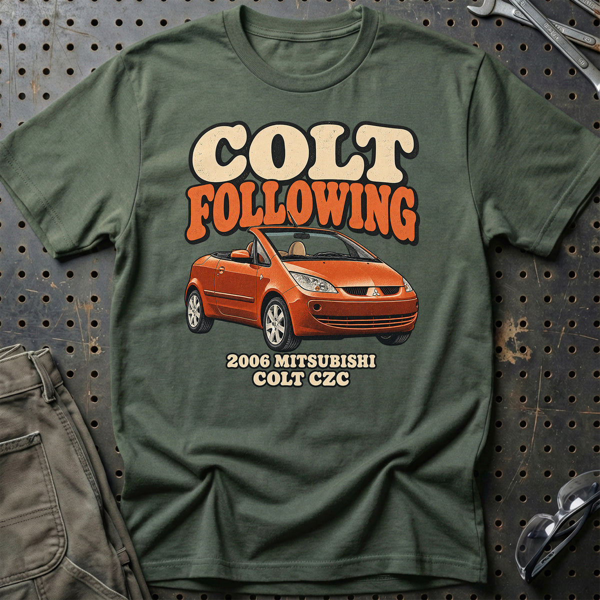 
Mitsubishi Colt CZC 2006 – Colt Following T-Shirt – Grøn Militær