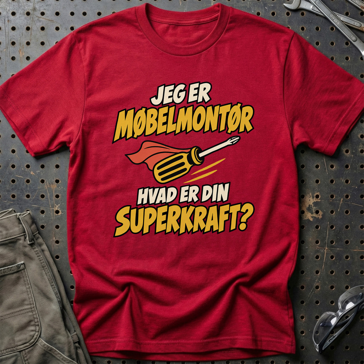
Møbelmontør – Hvad er din superkraft? – Unisex T-Shirt – Rød
