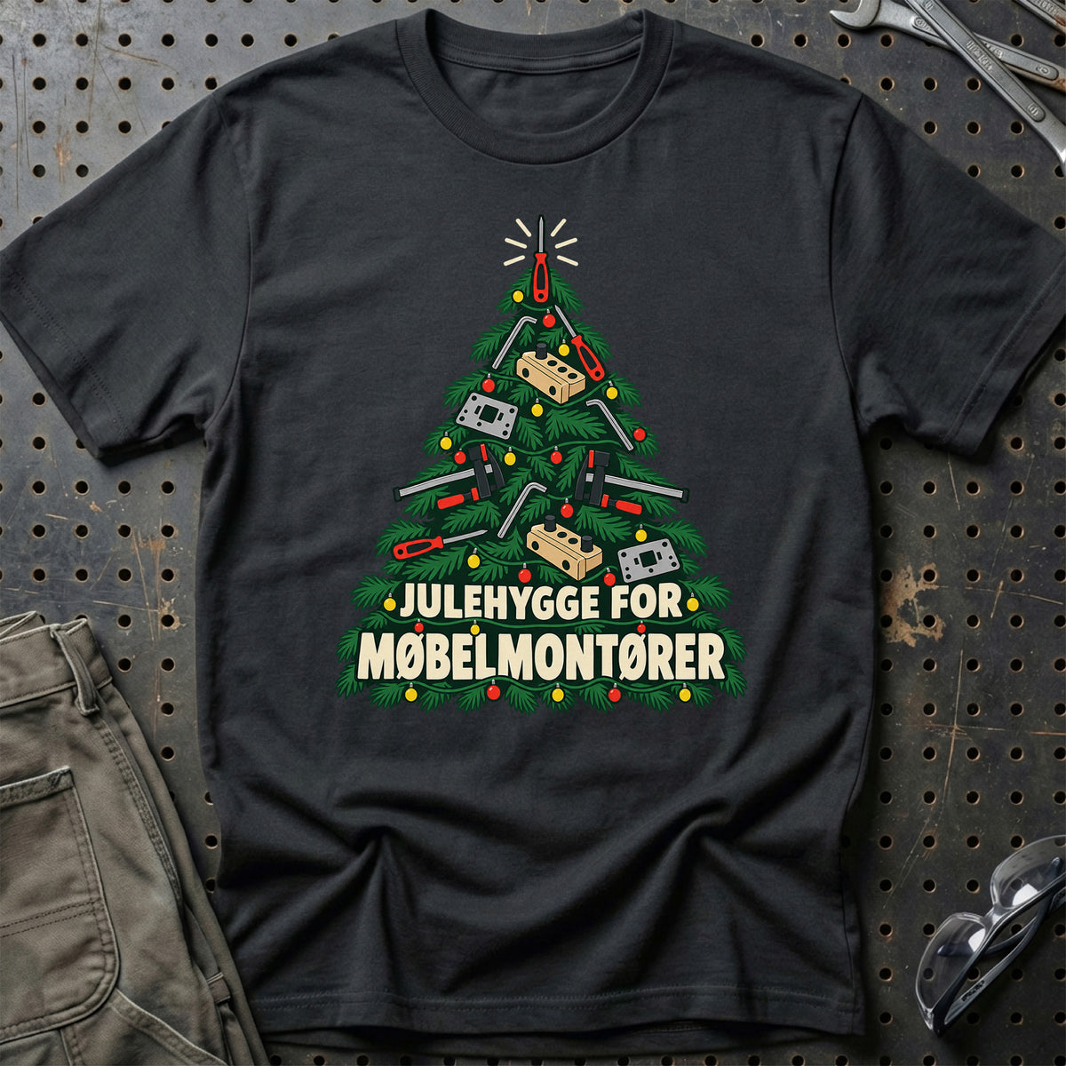 
Møbelmontør – Julehygge – Unisex T-Shirt – Sort