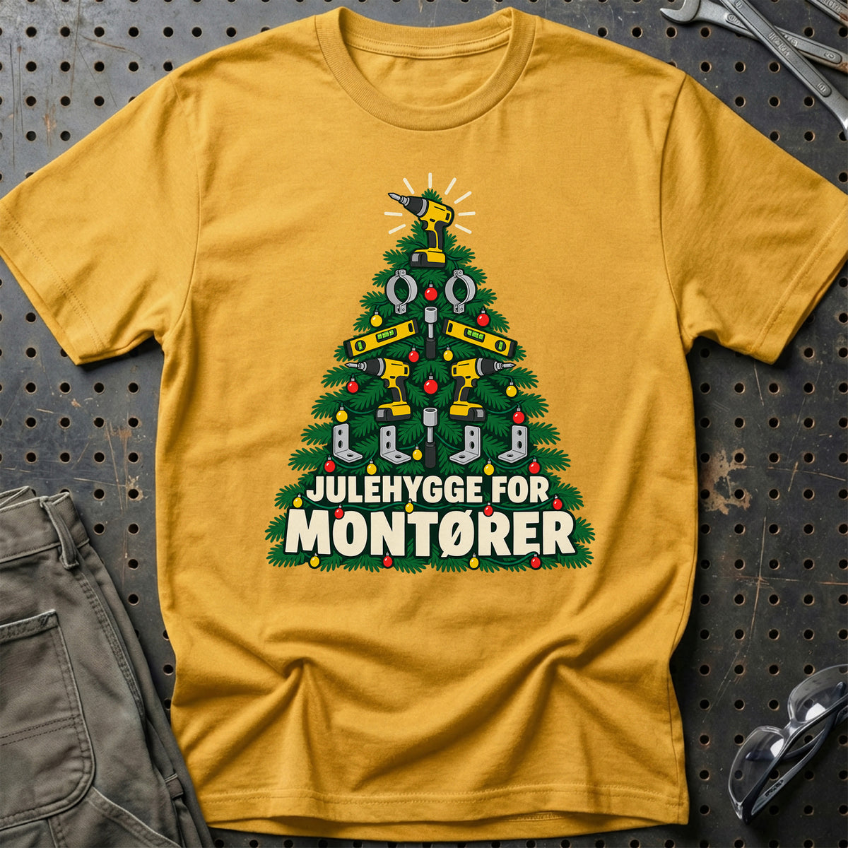 
Montør – Julehygge – Unisex T-Shirt – Guld