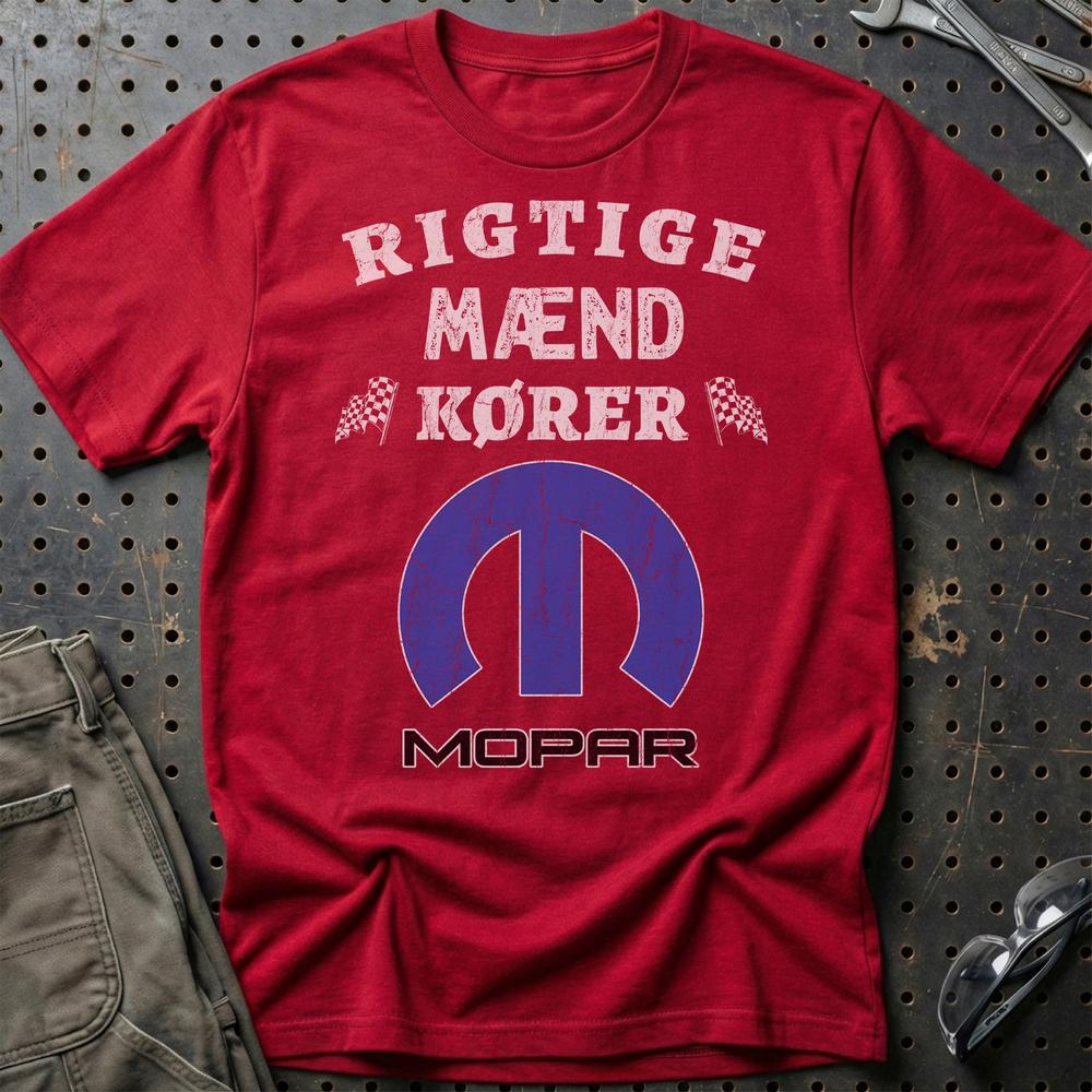 Mopar Rigtige Mænd Kører T-Shirt-Beklædning-Mopar-Rød-S-Garage Culture Shop- garage - man cave - merchandise