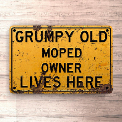 Moped - Grumpy Old Moped Owner Lives Here Skilte, Musemåtte, Dørmåtte , Plakat-Skilte-Puch-Garage Culture Shop- garage - man cave - merchandise