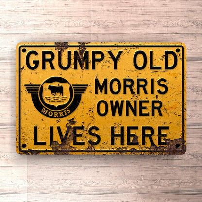 Morris Grumpy Old Morris Owner Lives Here Skilte, Musemåtte, Dørmåtte , Plakat-Skilte-Morris-Garage Culture Shop- garage - man cave - merchandise
